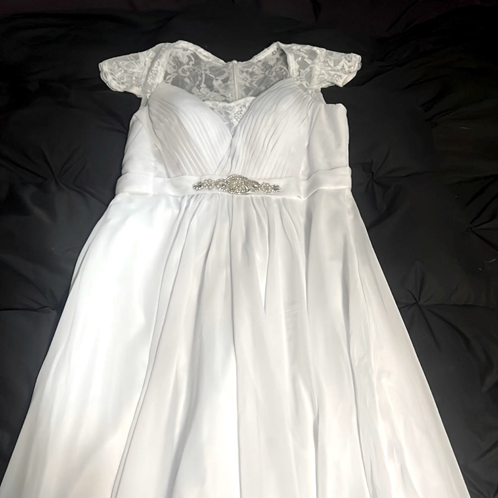 White Wedding Dress, New, never worn or altered size 20